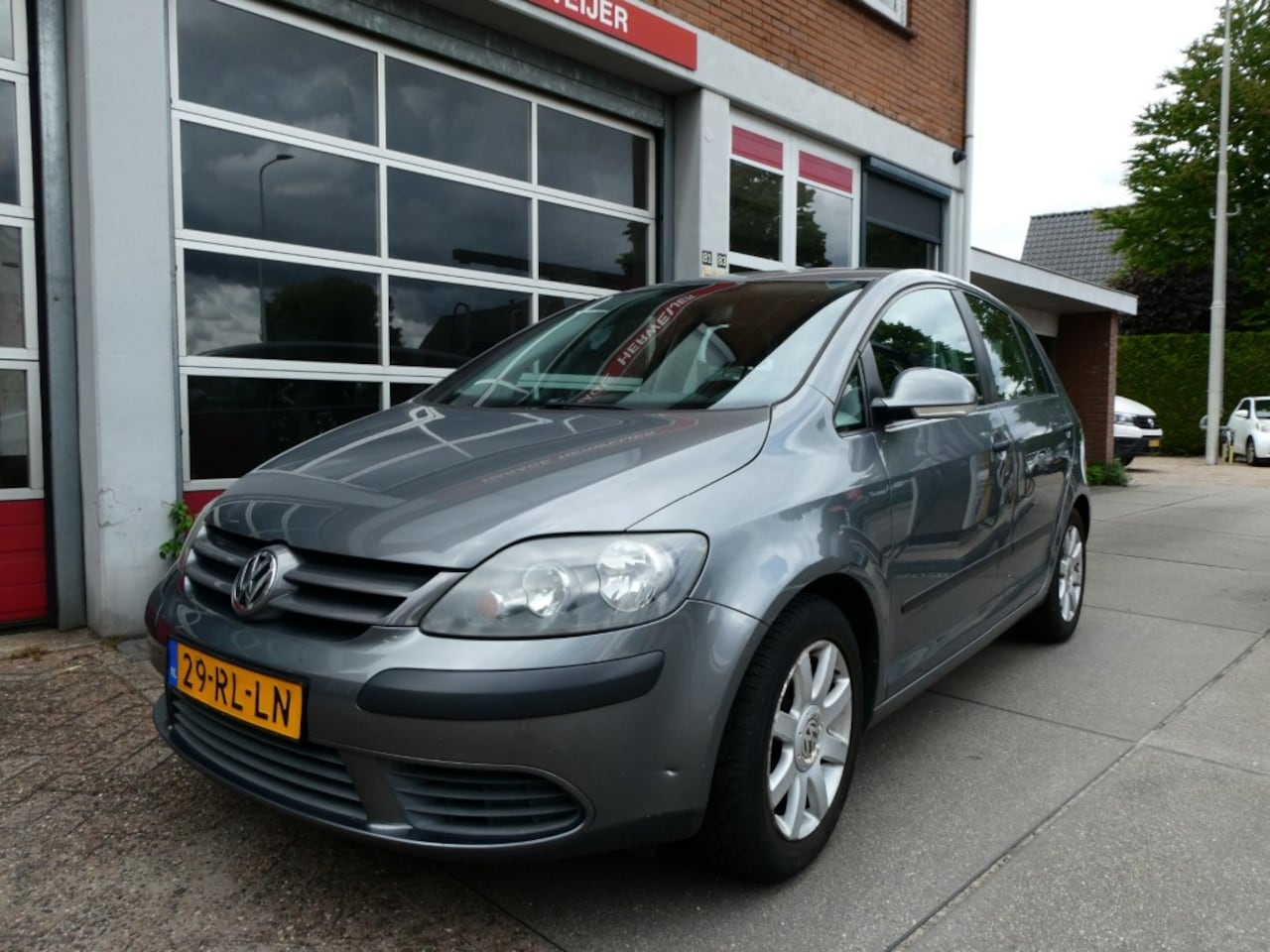 Volkswagen Golf - 1.6 FSI COMFORTLINE Door inruil verkregen Trekhaak/ Airco/ Cruise - AutoWereld.nl
