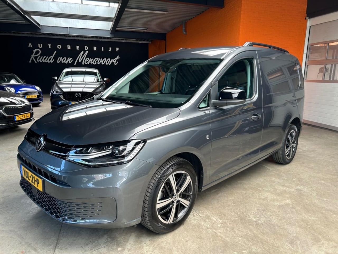 Volkswagen Caddy - 2.0 TDI 1ST EDITION /  Ad.Cruise / Digtaail Dashboard / Lane Assist - AutoWereld.nl