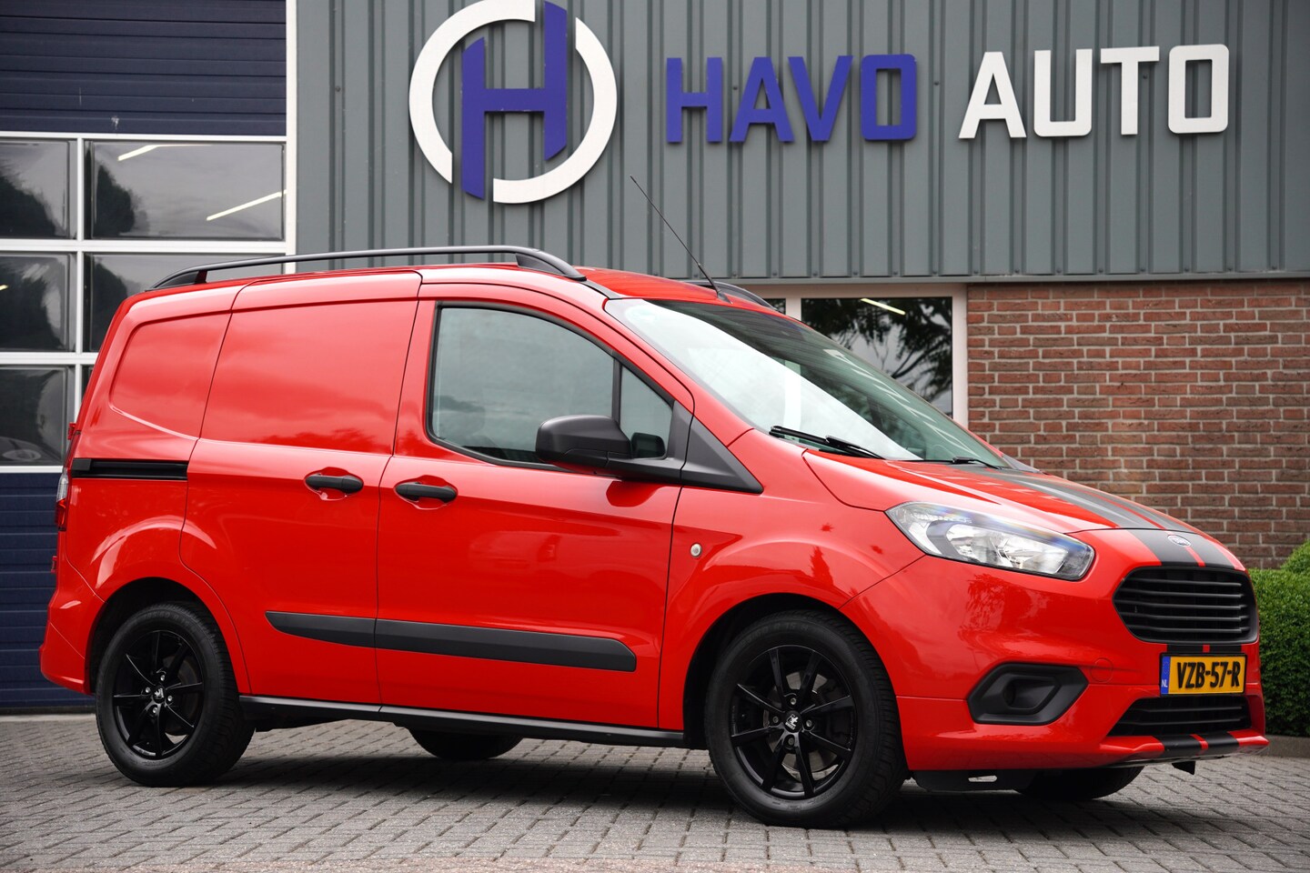 Ford Transit Courier - 1.0 Limited 1.0 Limited, AIRCO, BTW-VRIJ / MARGE, TREKHAAK - AutoWereld.nl