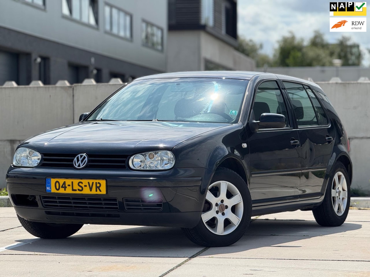 Volkswagen Golf - 1.4-16V Ocean | Airco | Elektrische spiegels en ramen | Trekhaak | Bluethooth - AutoWereld.nl
