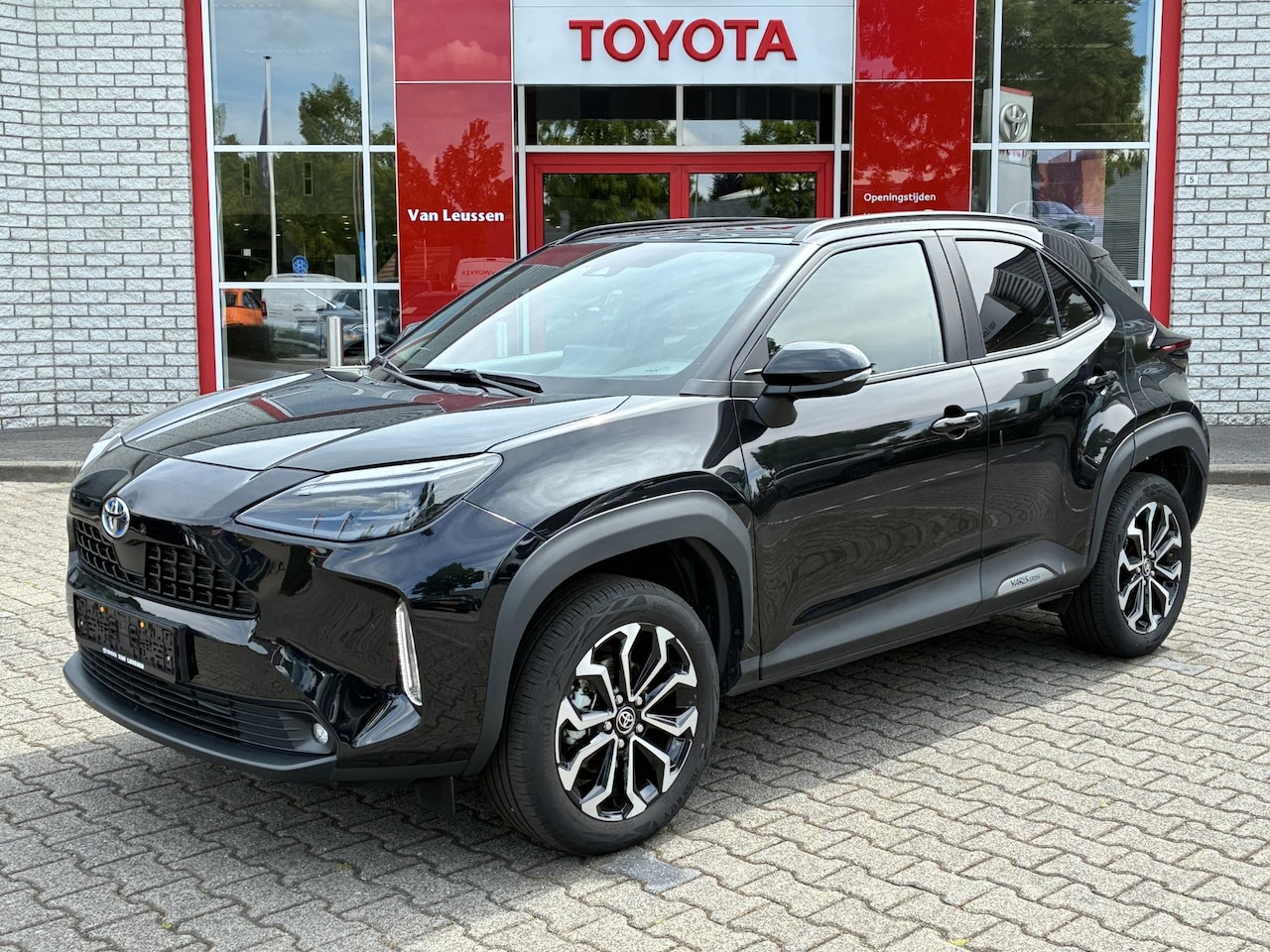 Toyota Yaris Cross - 1.5 HYBRID STYLE+ PANODAK STOEL/STUURVERW HEAD-UP NAVI CAMERA APPLE/ANDROID KEYLESS 17" LM - AutoWereld.nl
