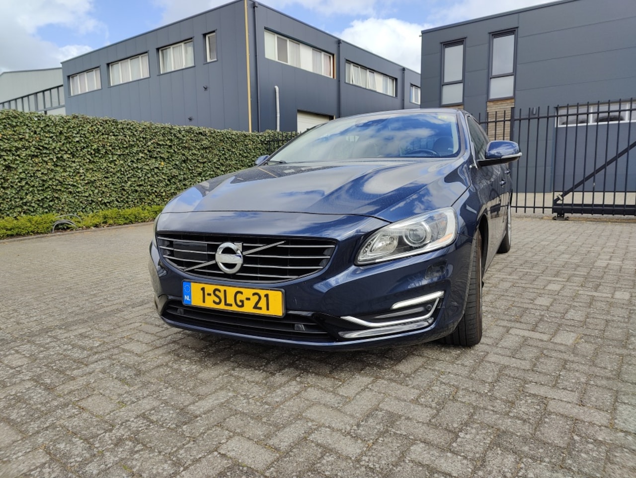 Volvo V60 - 2.4 D6 AWD Hybride Bj 2013 leer xenon Camera - AutoWereld.nl