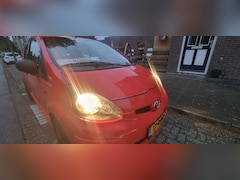 Toyota Aygo - 1.0-12V Now Mooie Toyota Aygo met weinig kilometers. Lak in bijzonder mooie staat. Geen putjes of deuk