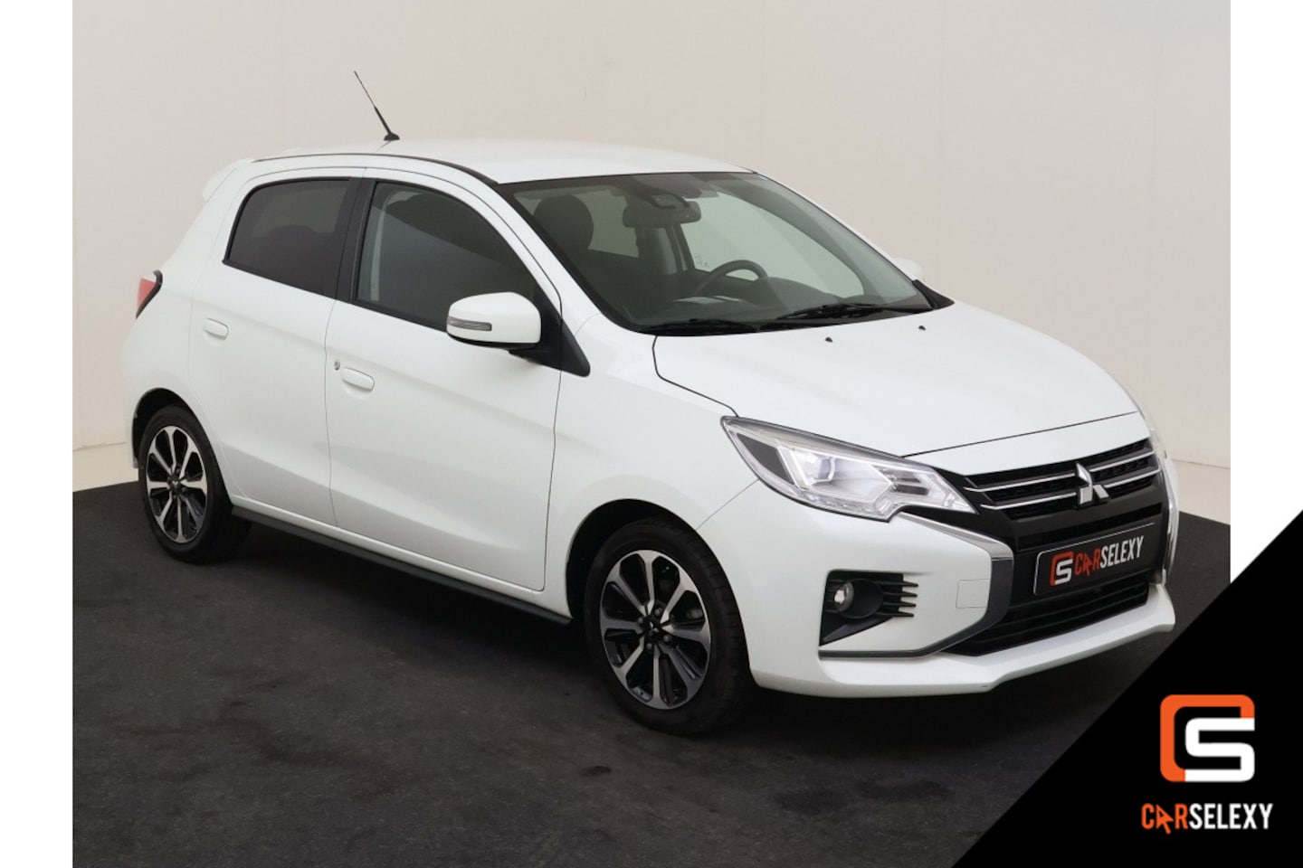 Mitsubishi Space Star - 1.2 Instyle Automaat: Compact Comfort met Klasse! - AutoWereld.nl