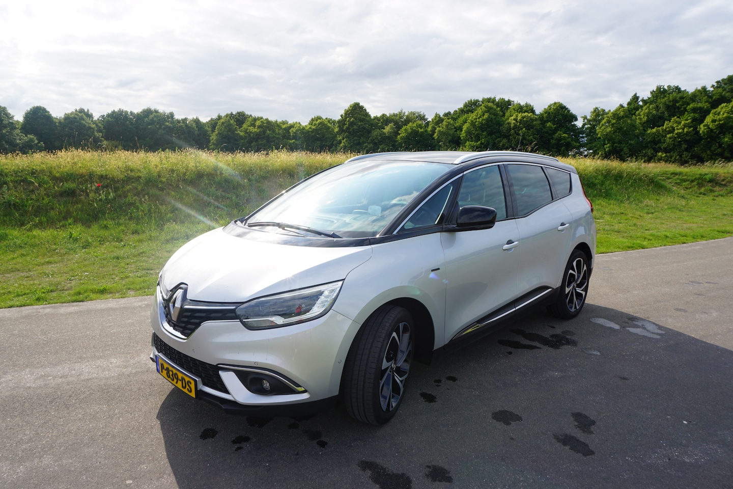 Renault Grand Scénic - 1.3 TCe Bose 7p. Renault Scenic Black Edition - AutoWereld.nl