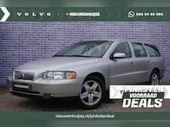 Volvo V70 - 2.4 Momentum | Young timer| Stoelverwarming | Trekhaak | Spoiler | Bluetooth | Nederlandse