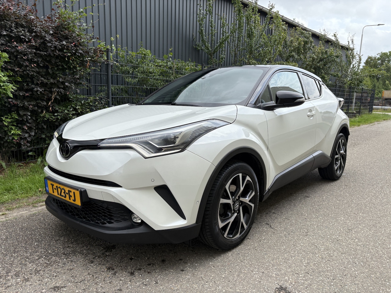 Toyota C-HR - 1.2 Bi-Tone / LEER / AIRCO ECC / STOELVERW / CRUISE / 64dkm! - AutoWereld.nl