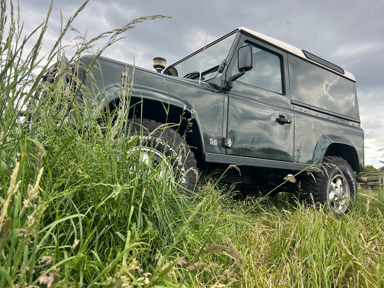 Land Rover Defender - 2.5 Tdi 90" County Hard Top Tgv 2.8 international - AutoWereld.nl