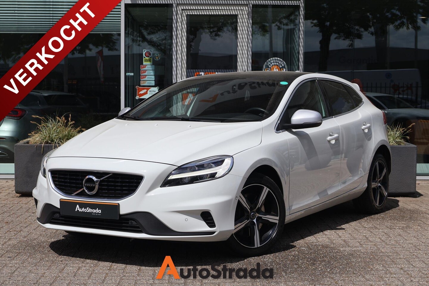Volvo V40 - 1.5 R-Design T3 152PK | Panoramadak | Harman/Kardon | Keyless | Navi | Camera | DAB | Clim - AutoWereld.nl
