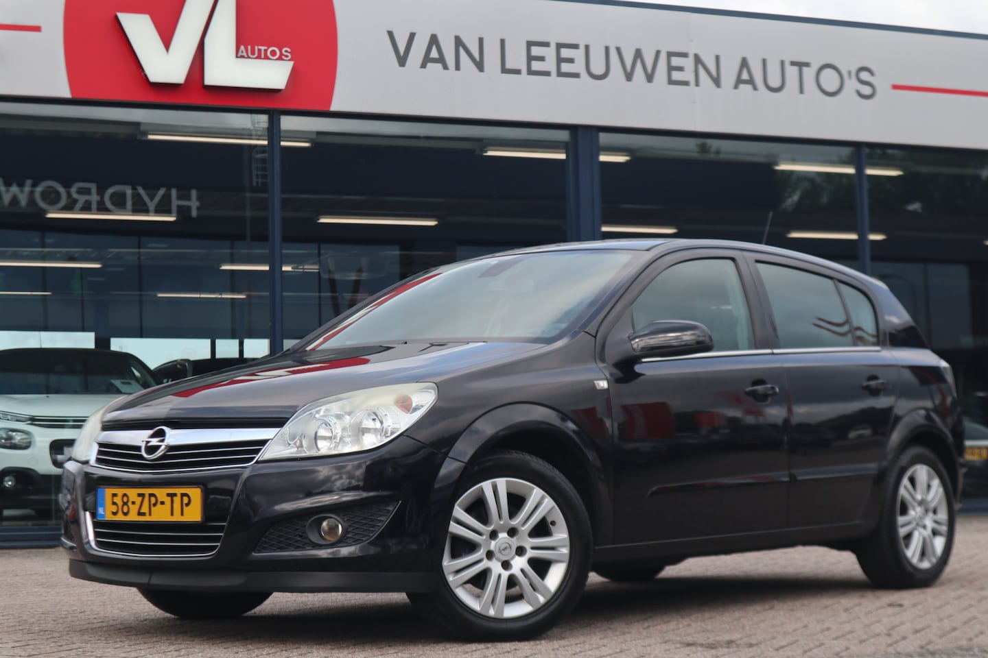Opel Astra - 1.6 Cosmo | Automaat | Cruise | Trekhaak - AutoWereld.nl