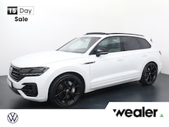Volkswagen Touareg - 3.0 TSi 4MOTION R | 462 PK | Trekhaak | Luchtvering | Lederen bekleding Puglia | Panoramad