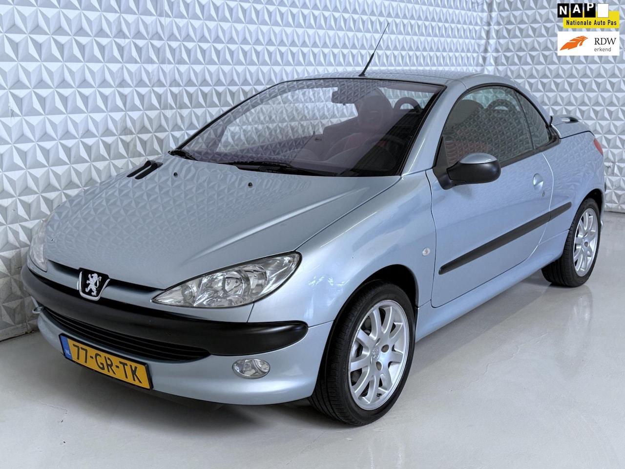 Peugeot 206 CC - 1.6-16V in keurig nette staat! 100.000km (2001) - AutoWereld.nl
