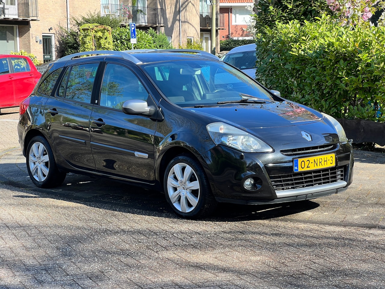 Renault Clio Estate - 1.2 TCE 20th Anniversary Estate stationwagon 4 cilinder turbo - AutoWereld.nl
