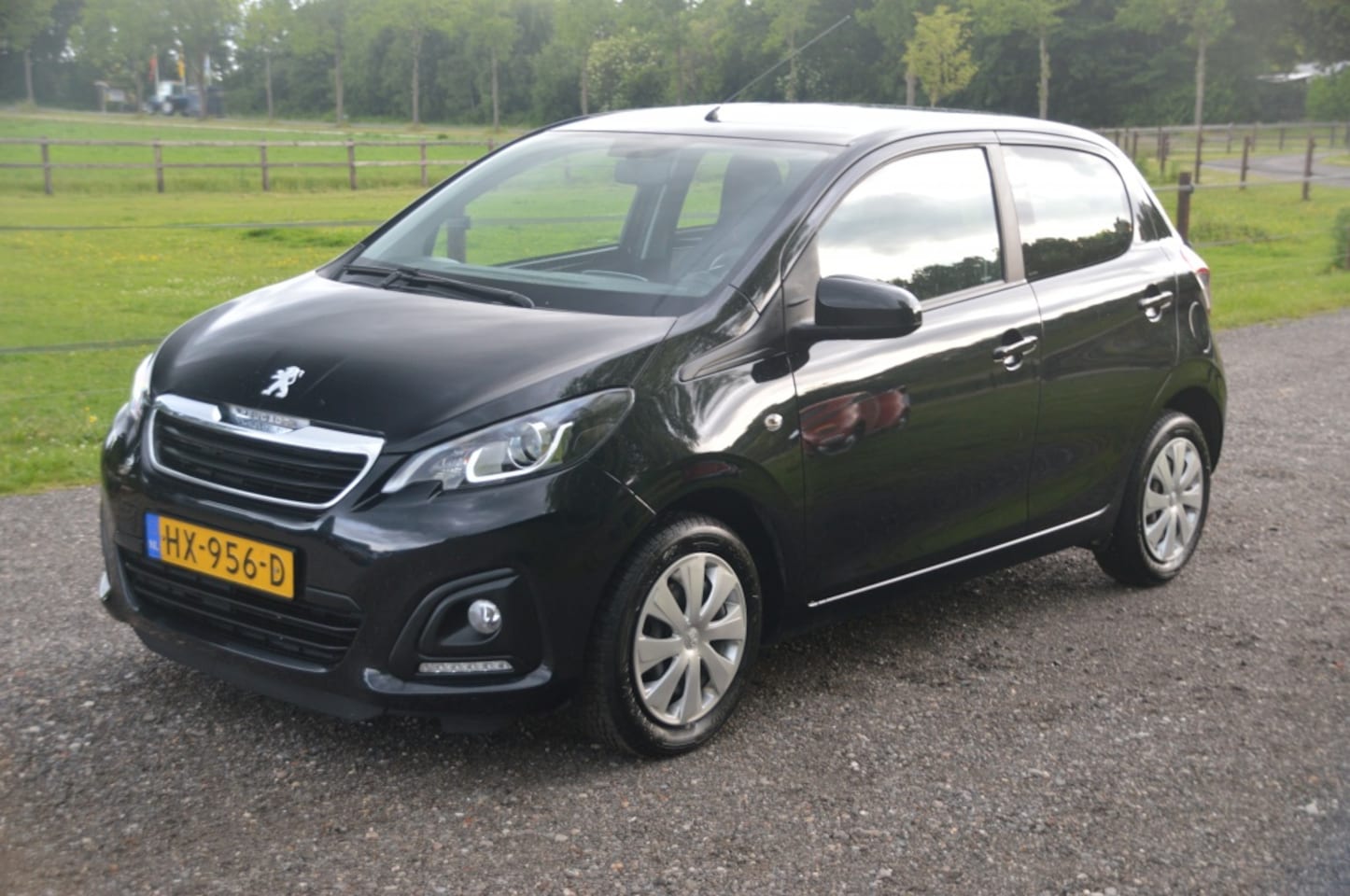 Peugeot 108 - 1.0 e-VTi Active Zwart 2015 AIrco - AutoWereld.nl