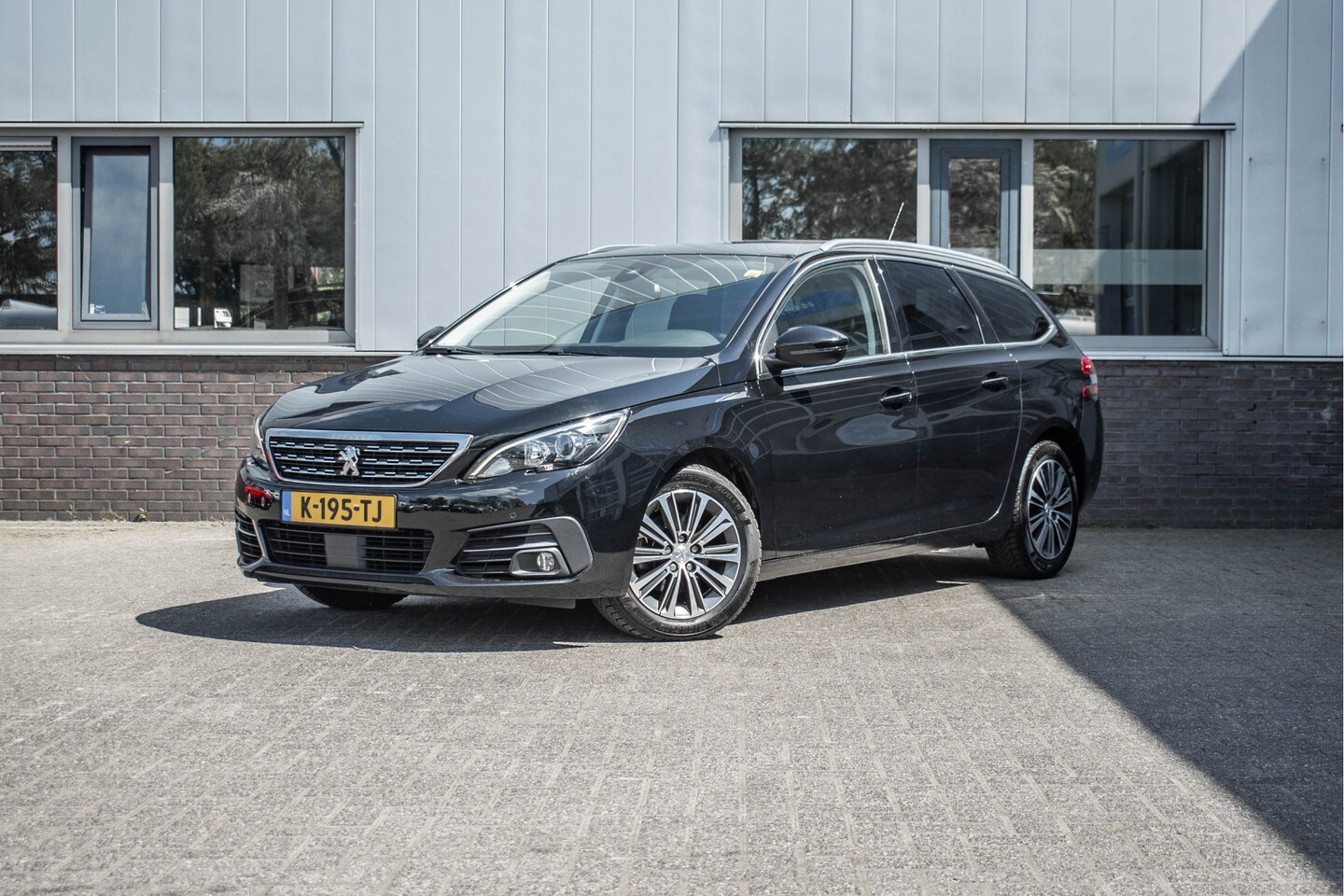 Peugeot 308 SW - 1.2 PureTech Blue Lease Allure 1.2 PureTech Blue Lease Allure - AutoWereld.nl