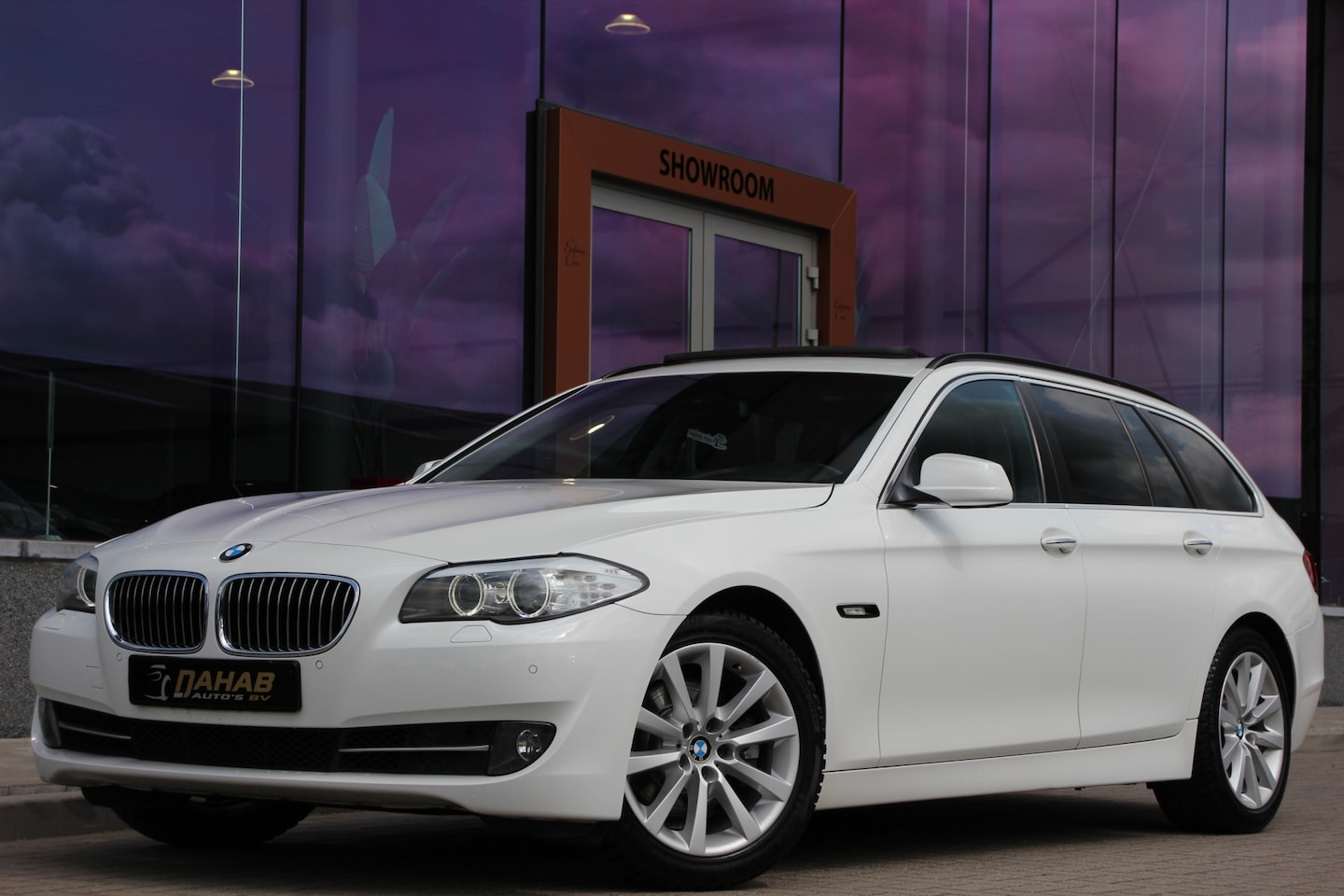 BMW 5-serie Touring - 523i High Executive | Leder | Memory | Pano | Dealer onderhouden | ALPINWEISS - AutoWereld.nl