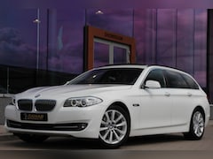 BMW 5-serie Touring - 523i High Executive | Leder | Memory | Pano | Dealer onderhouden | ALPINWEISS