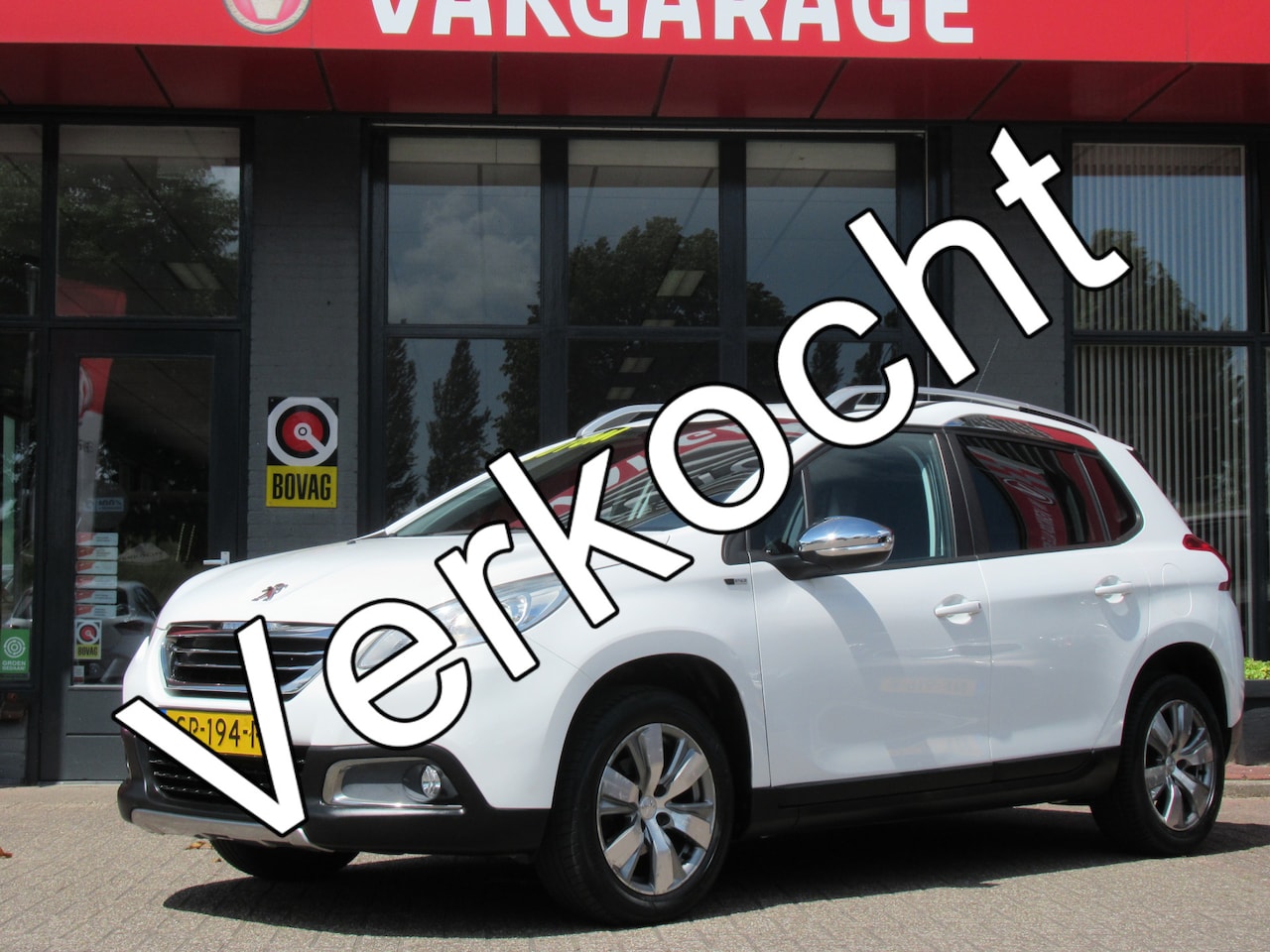 Peugeot 2008 - 1.2 PureTech Style | Airco | Navigatie | Trekhaak | Incl Garantie | Bluetooth | Parkeersen - AutoWereld.nl