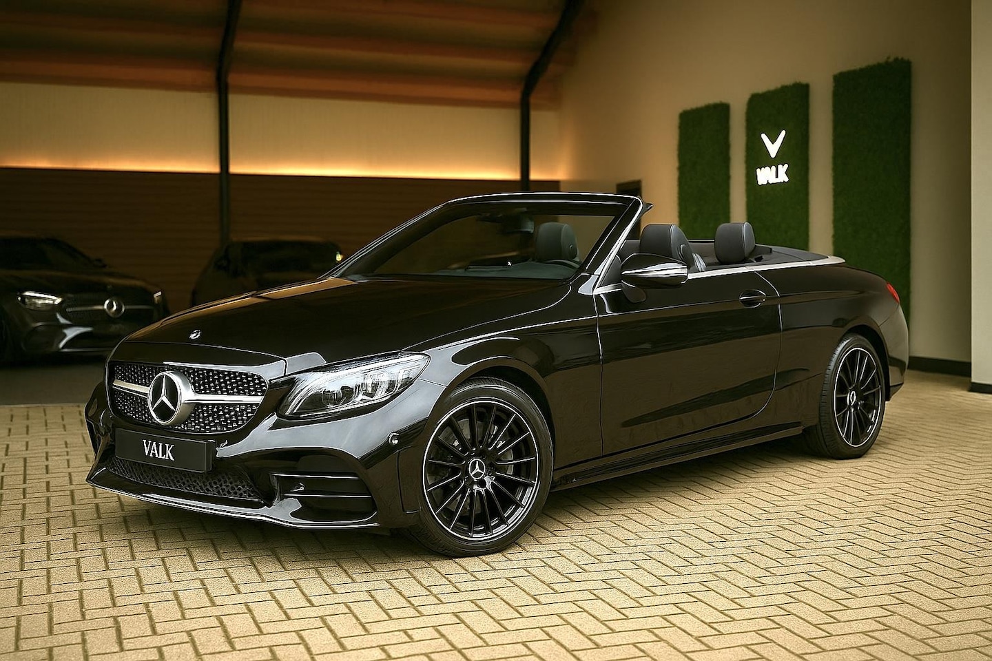 Mercedes-Benz C-klasse Cabrio - 180 Premium Plus AMG Styling - Night Edition - Airscarf - Leer - Camera - Stoelverwarming - AutoWereld.nl