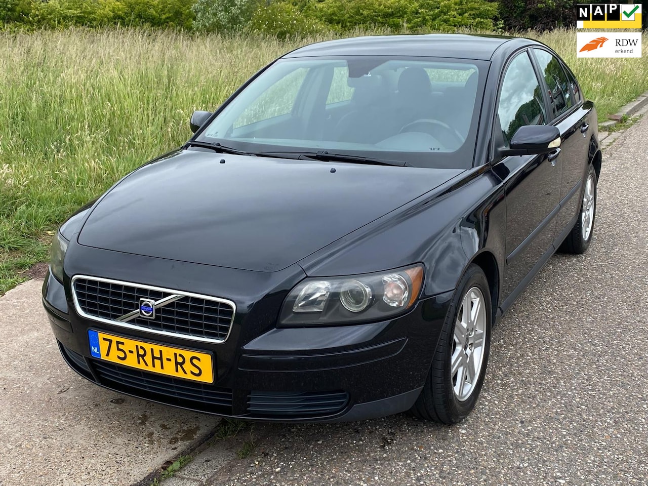Volvo S40 - 2.4 Momentum ECC Audio/CD Electric pakket EBD Colorpakket ABS LMV 16" Cruisecontrol Dealer - AutoWereld.nl