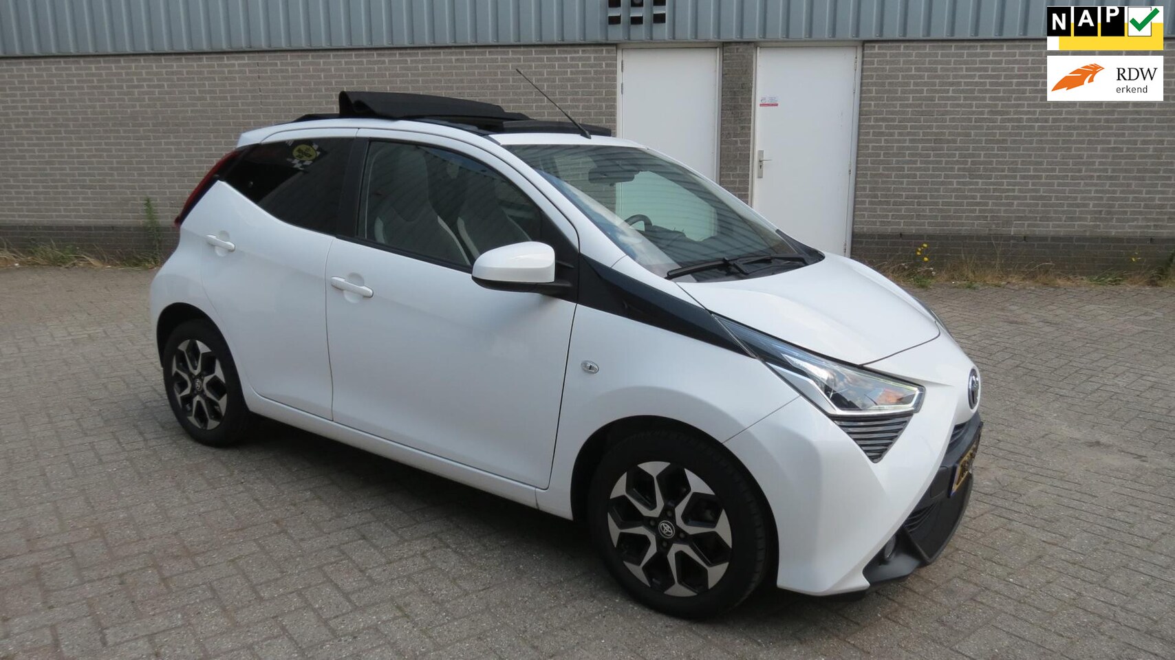 Toyota Aygo - 1.0 VVT-i x-play 1.0 VVT-i x-play - AutoWereld.nl
