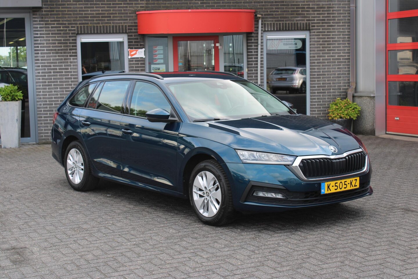 Skoda Octavia Combi - 1.0 e-TSI Business Edition Trekhaak/Navi/Led - AutoWereld.nl