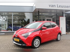 Toyota Aygo X - X-PLAY 5-DEURS APPLE/ANDROID DAB BLUETOOTH EL-RAMEN & SPIEGELS AIRCO