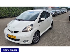 Toyota Aygo - 1.0-12V Dynamic Navigator NAVI APPLE CARPLAY AIRCO