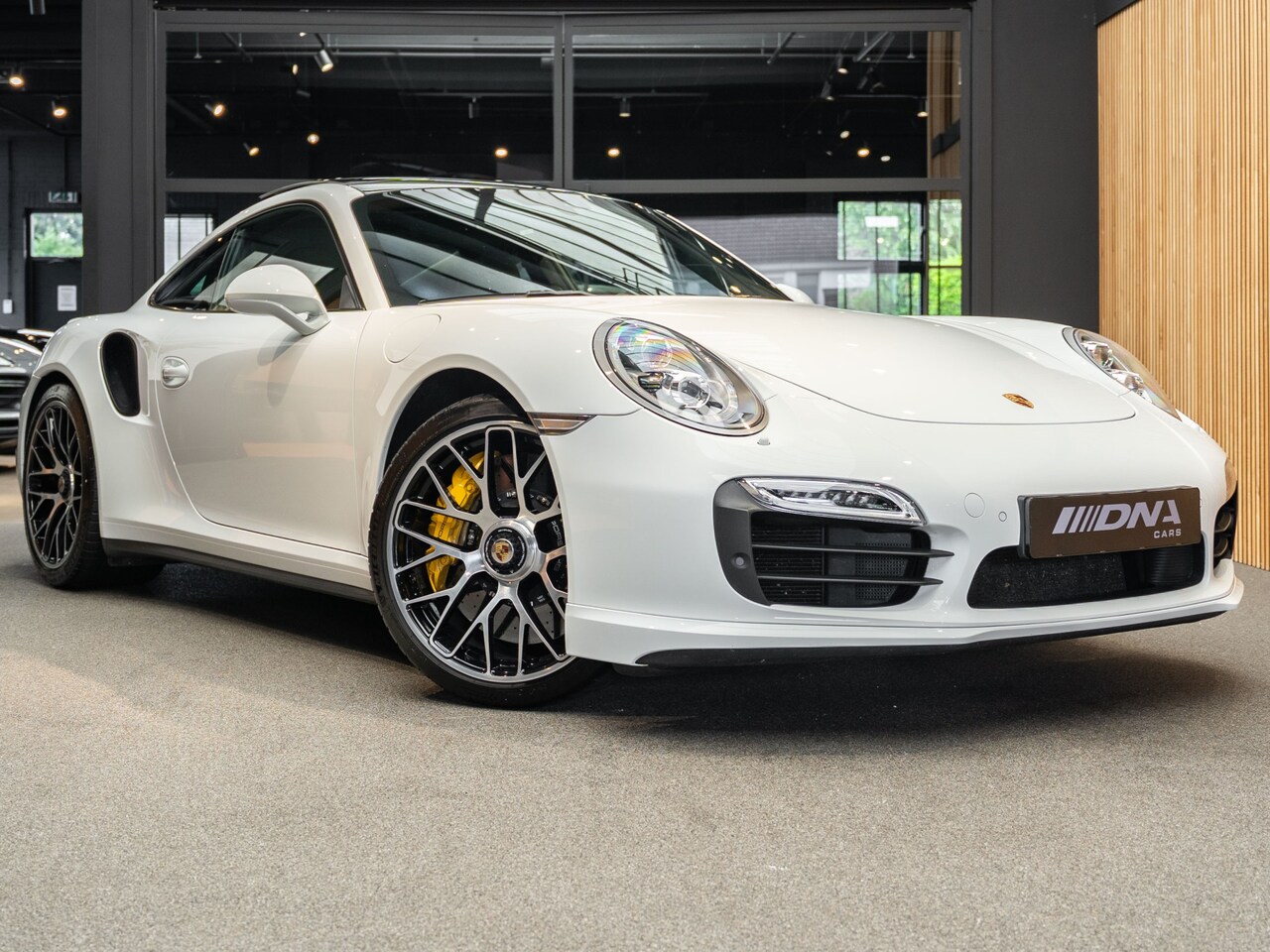 Porsche 911 - 2de Pinksterdag geopend! 991 Turbo S 1ste Eigenaar Dealer Onderhouden 911 3.8 Turbo S Kera - AutoWereld.nl