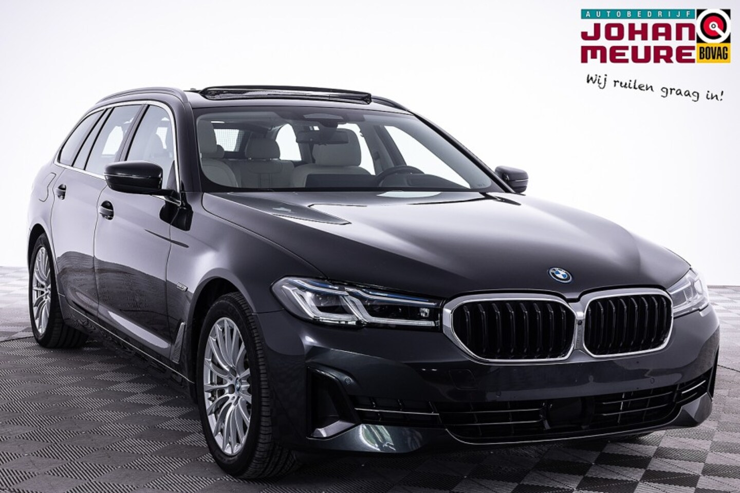 BMW 5-serie Touring - 530 e xDrive High Executive | SOFTCLOSE | PANORAMADAK | Head-Up | harman/kardon | PHEV *2e - AutoWereld.nl