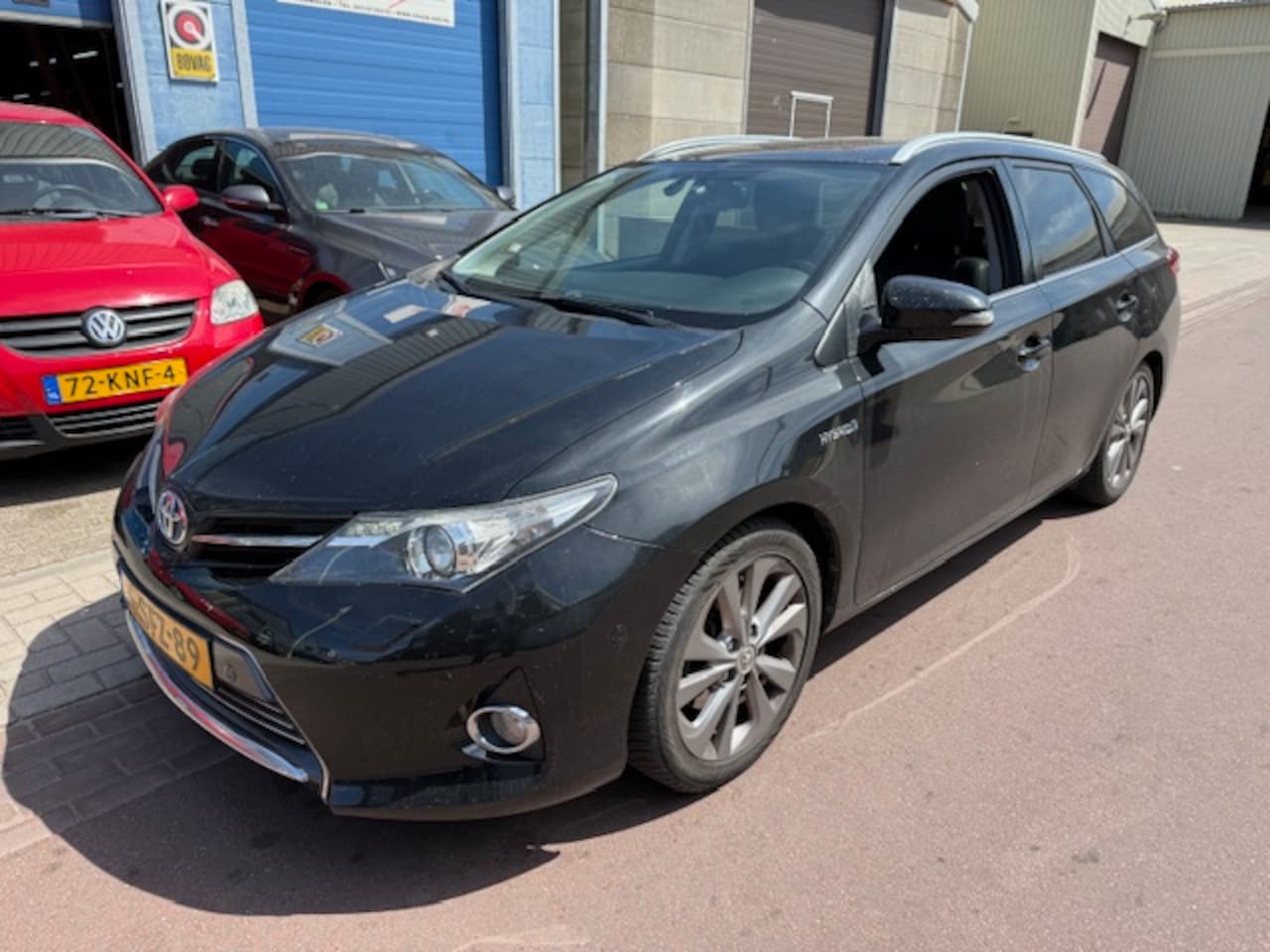 Toyota Auris Touring Sports - 1.8 Hybrid Lease Pro Leder FIX PRICE Zeer luxe uitvoering met lekke koppakking. NAP + Boek - AutoWereld.nl