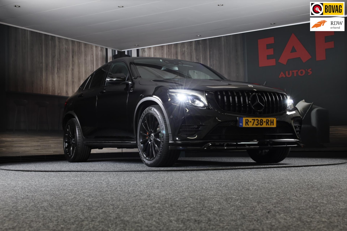 Mercedes-Benz GLC-klasse Coupé - 300 4MATIC AMG 63 Look / Lane Assist / Leder / F1 / Sfeerverlichting / Camera / Led / Pdc - AutoWereld.nl
