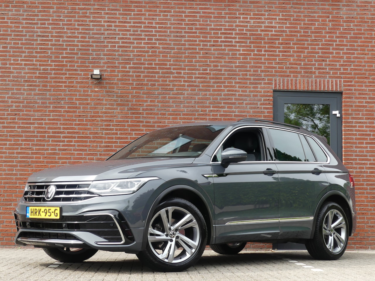 Volkswagen Tiguan - 1.5 TSI R-Line Business 1.5 TSI R-Line Business+ - AutoWereld.nl