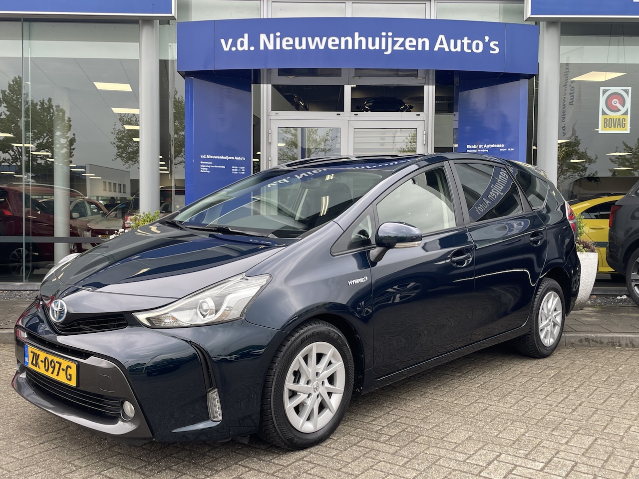 Toyota Prius - 1.8 Comfort | Parkeersensoren | Navigatie | Cruise control | Bluetooth | Trekhaak |  Info - AutoWereld.nl