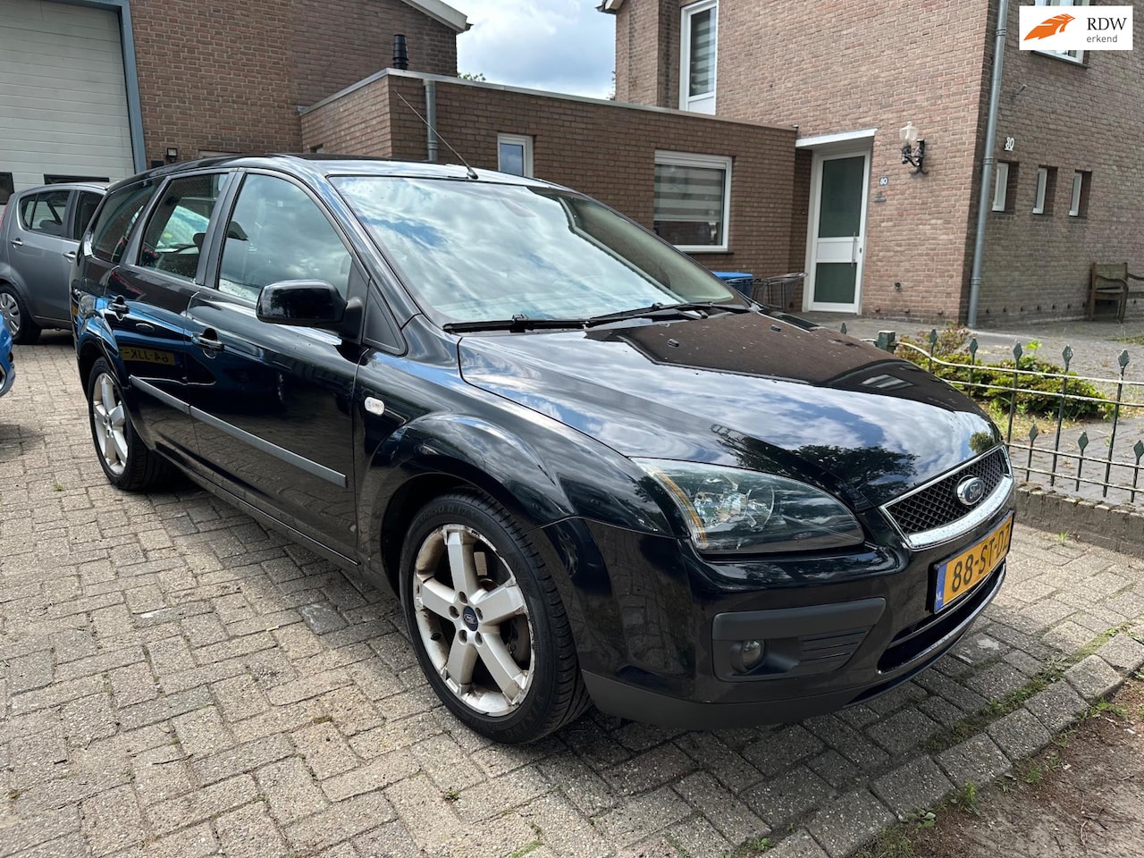 Ford Focus Wagon - 2.0-16V Rally Edition 2.0-16V Rally Edition ( motor loopt op 3 cilinders) - AutoWereld.nl