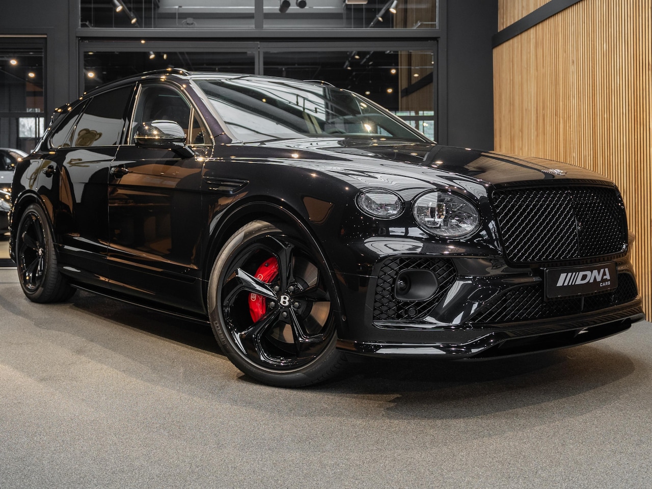 Bentley Bentayga - 2de Pinksterdag geopend! V8 S Naim Massage Surround 4.0 V8 S Pano Ventilatie Alcantara - AutoWereld.nl