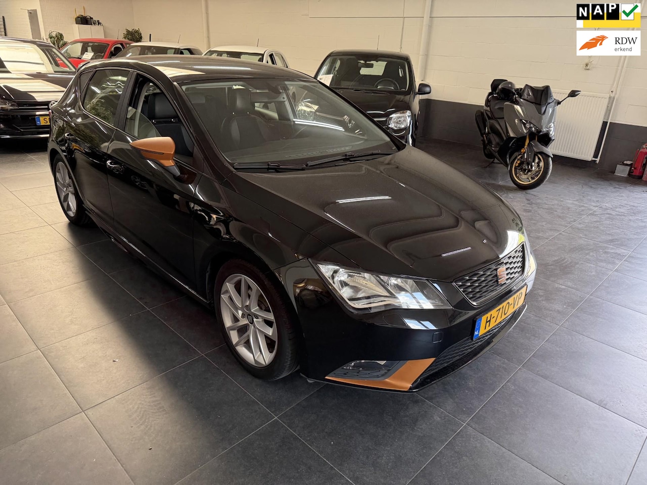 Seat Leon - 1.2 TSI Style Business 1.2 TSI Style Business - AutoWereld.nl