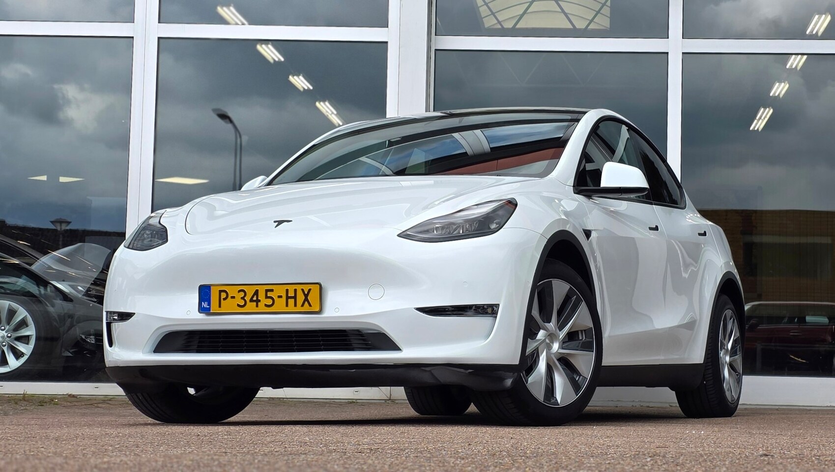 Tesla Model Y - Long Range AWD 75 kWh Premium interieur/Connectivity 19" Gemini-velgen - AutoWereld.nl