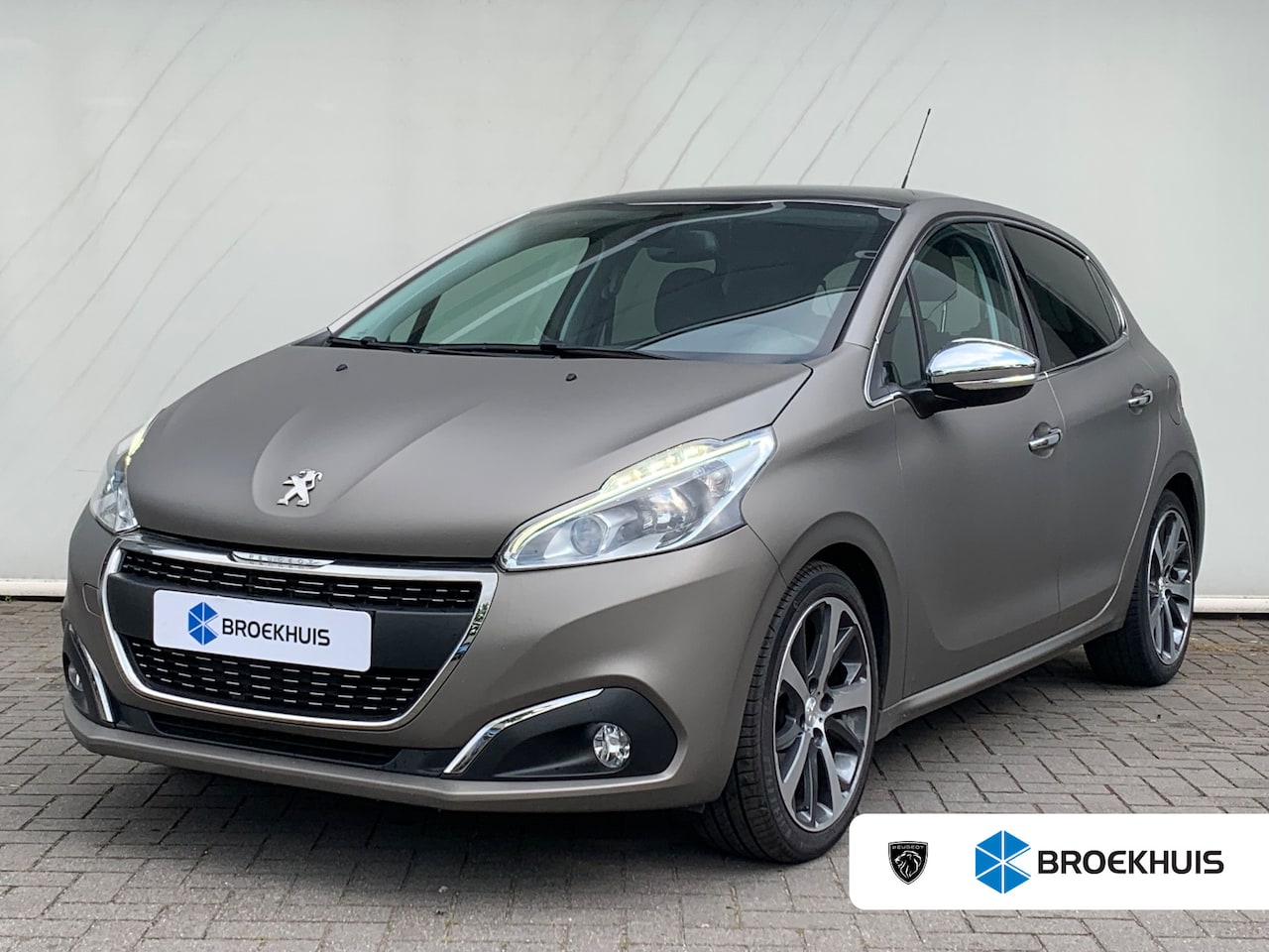 Peugeot 208 - 1.2 PureTech Première Airco | Camera | Cruise Control | PDC Achter | Pano | Navi | Plaatje - AutoWereld.nl