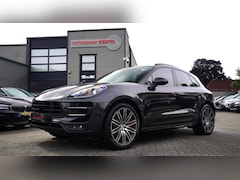 Porsche Macan - 3.6 Turbo Performance Package | 440pk | PASM | Glazen Pano | Sport Chrono | Carbon Interie
