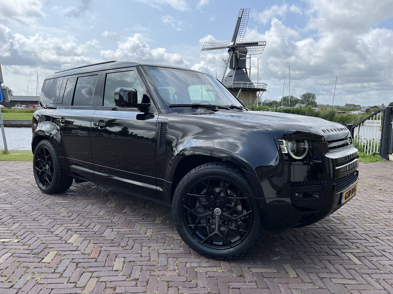 Land Rover Defender 110 - 2.0 P400e 110 X Dynamic 50% deal 43.475,- ACTIE 22 inch Urban / Meridian / Stoel verkoelin - AutoWereld.nl