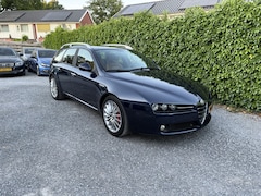Alfa Romeo 159 Sportwagon - 2.0 JTD TI | Navi | Xenon | Leer | BOSE | Autom. Airco | Cruise Control | LMV | PDC | APK