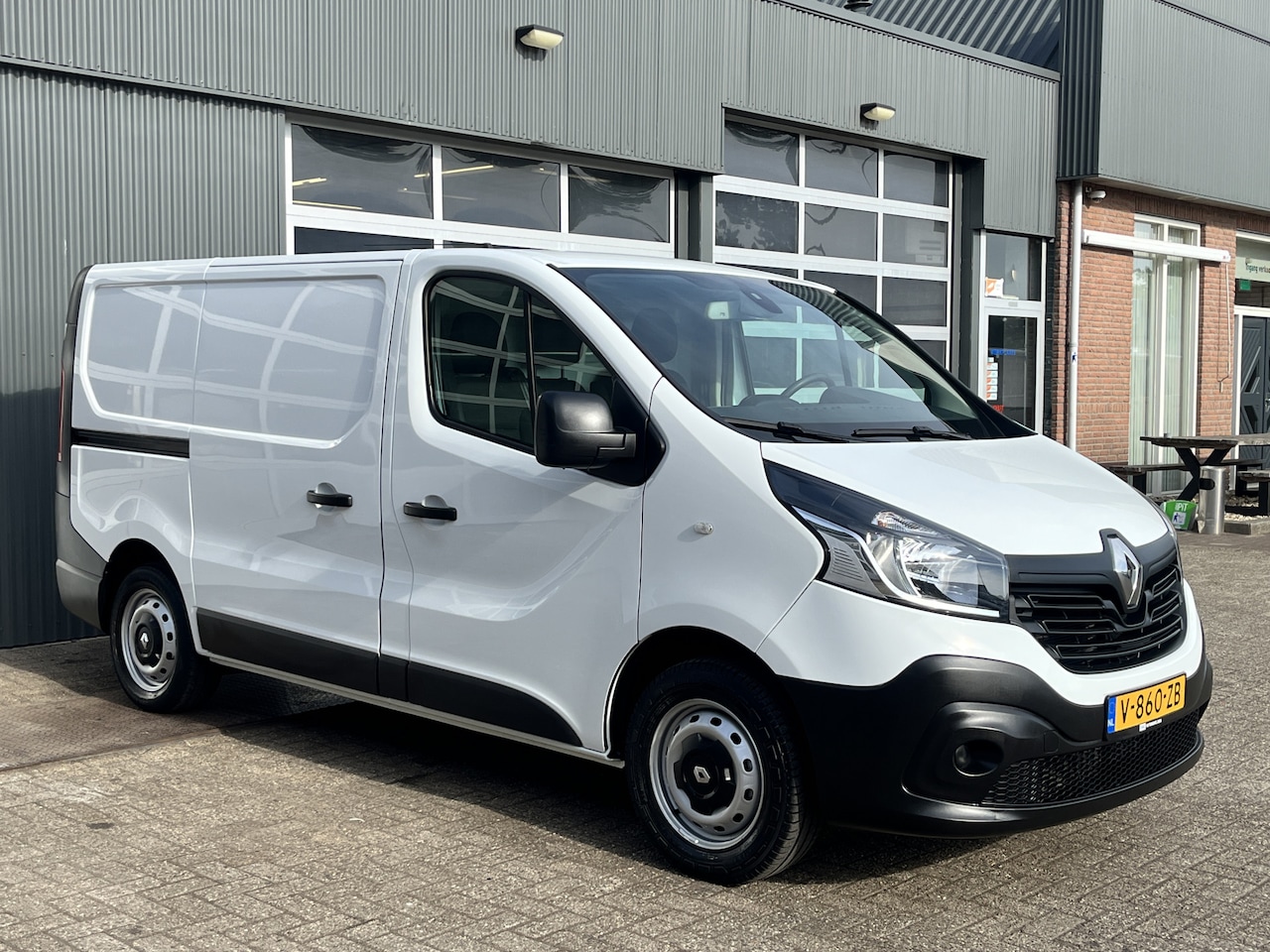Renault Trafic - 1.6 dCi T29 L1H1 Kastinrichting Airco Cruise controle Kastinrichting 3-Persoons Telefoonve - AutoWereld.nl