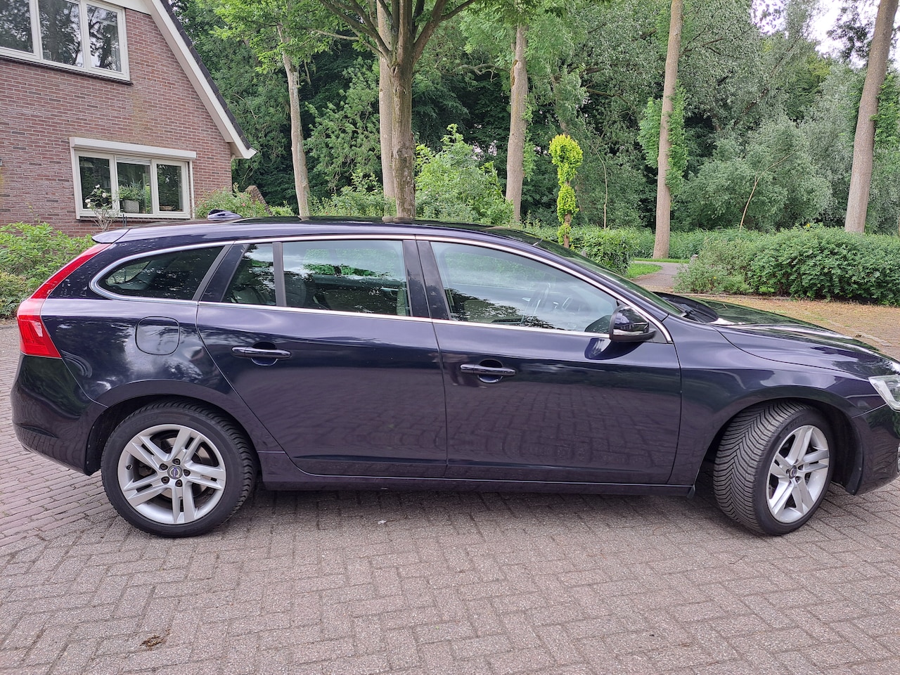 Volvo V60 - 2.4 D6 Twin Engine R-Design - AutoWereld.nl