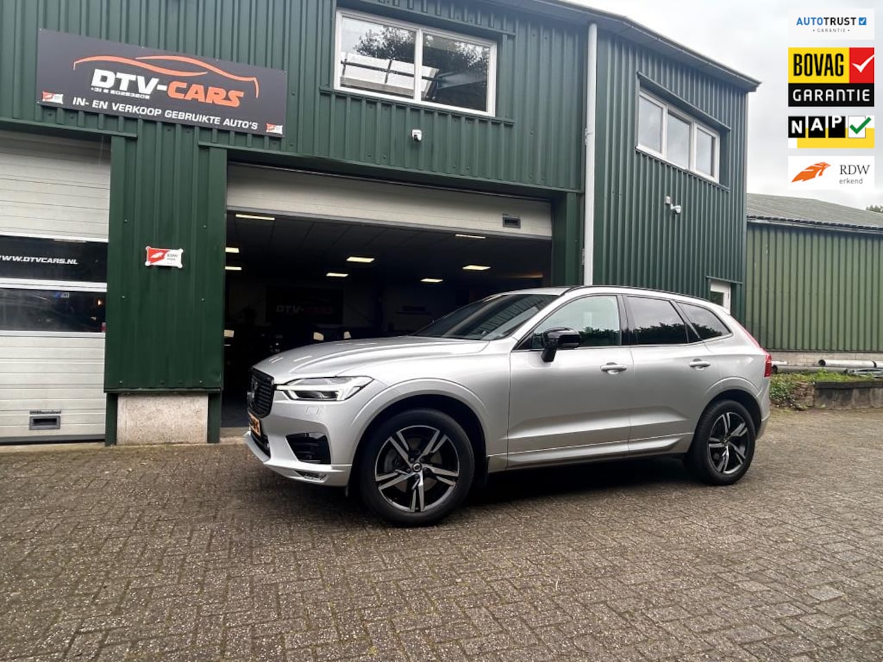 Volvo XC60 - 2.0 T4 Inscription R Design Pano - AutoWereld.nl