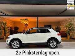 Volkswagen T-Roc - 1.5 TSI Style Garantie Trekhaak CarPlay PDC Adoptieve Cruise Lane ASS LED Clima Navi Rijkl