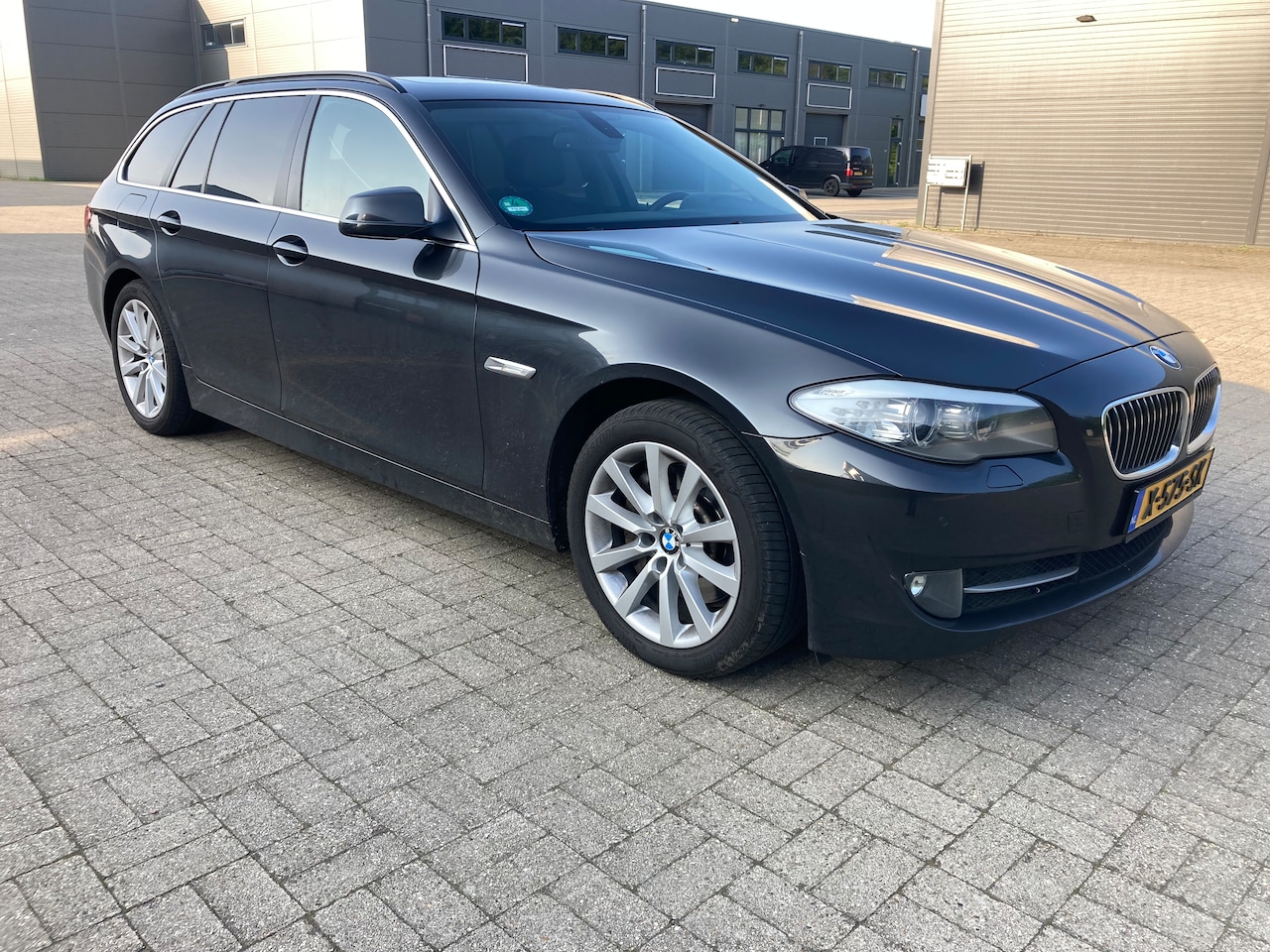BMW 5-serie Touring - 528i Executive Nette auto met volledige onderhoudshistorie - 3 liter 6 cilinder - AutoWereld.nl