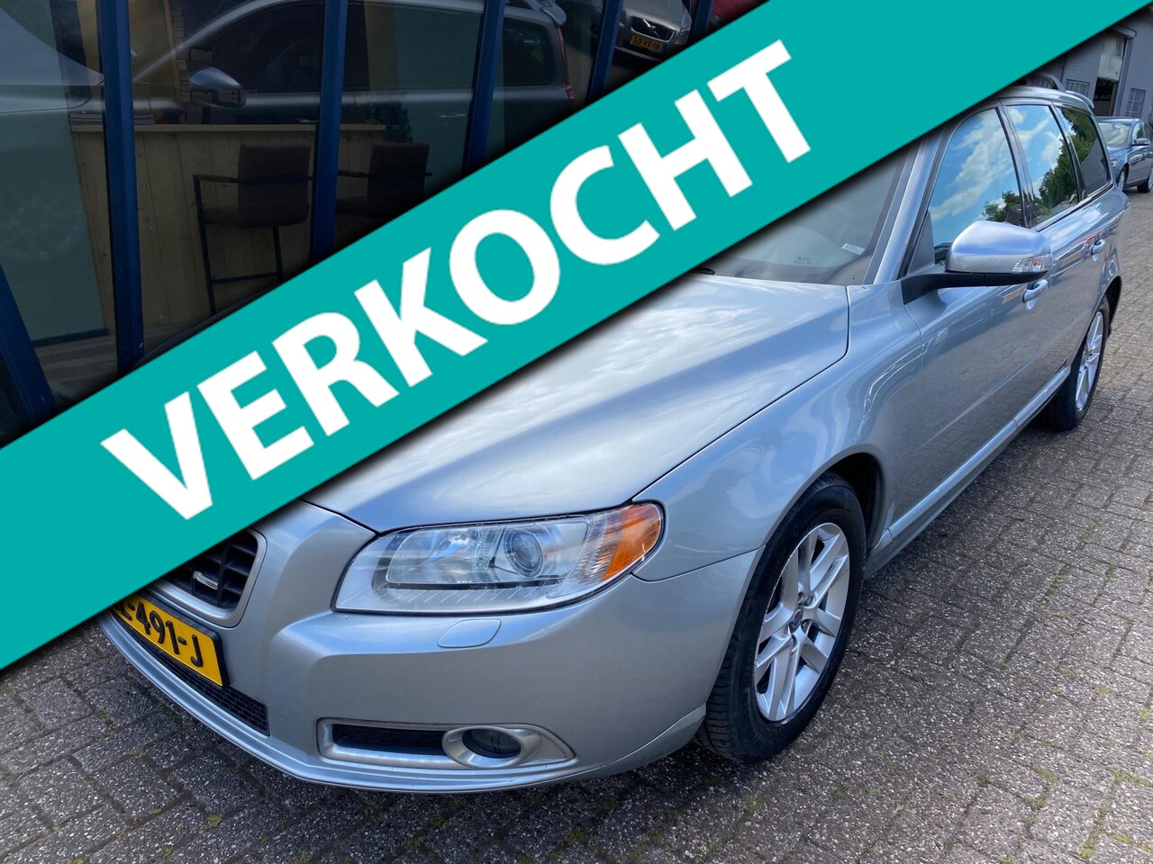 Volvo V70 - 2.4 D5 R-Design EURO5 LEER / SUNROOF / YOUNGTIMER - AutoWereld.nl