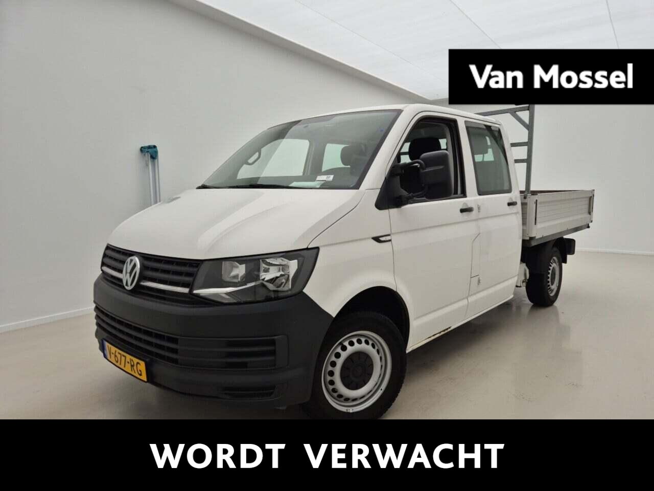 Volkswagen Transporter - 2.0 TDI L2H1 DC Trendline | Airco | Radio | Trekhaak | Bluetooth | - AutoWereld.nl