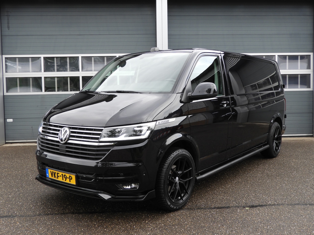 Volkswagen Transporter - 2.0 TDI L2H1 150PK AUT | ACC | NAV | LED | LEER | CARPLAY - AutoWereld.nl